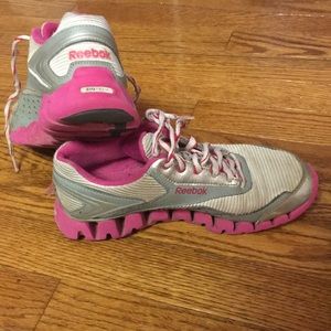 Reebok zig-tech pink and gray tennis shoes size 4